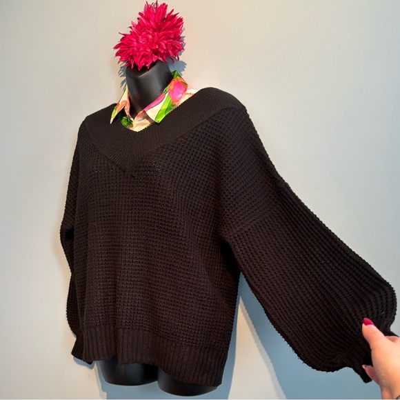 Zenana🖤 Black Waffle Knit V-Neck Oversized Sweater 🖤 - Picture 5 of 12